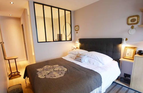 17th Arrondissement Apartment | Beautiful 1 BR Apartment Near Arc de Triomphe