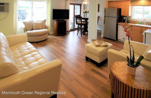 Sea Bright Apartment | Beautiful 1 Br. Condo (137963) by Houzlet