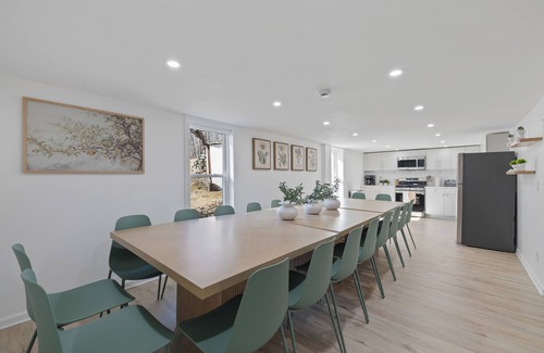 Thompsonville House | Beautiful 10-Bedroom Home for Group Getaways
