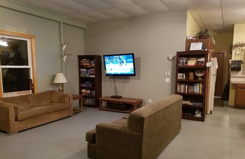 Greenville Cottage | BEAUTIFUL! 18+ guests, 7 acres; All-sports lake, RV sites, pontoon