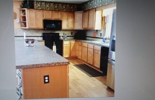 Greenville Cottage | BEAUTIFUL! 18+ guests, 7 acres; All-sports lake, RV sites, pontoon