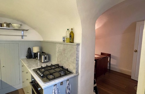 Warwick Apartment | Beautiful 1BD Flat-5 min walk to Victoria Station!