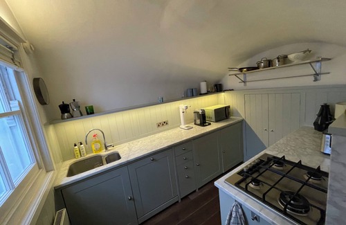 Warwick Apartment | Beautiful 1BD Flat-5 min walk to Victoria Station!