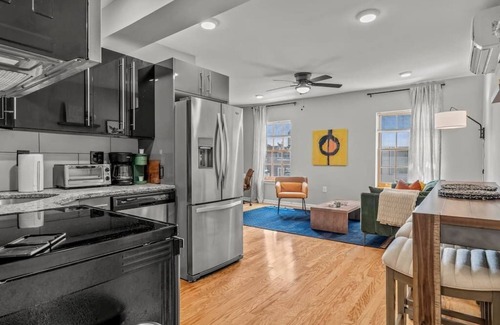 Rittenhouse Row Apartment | Beautiful 1BD With Balcony | Hosted by Stay Rafa
