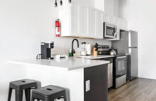 Elizabeth Apartment | Beautiful 1BR Near Airport 0531