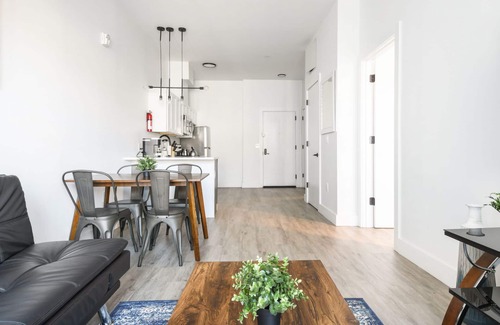 Elizabeth Apartment | Beautiful 1BR Next to Airport 7375