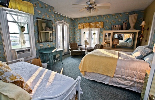 Ocean Grove House | 😎 BEAUTIFUL 1ST FLOOR SUITE - Private Entrance - SLEEPS 4