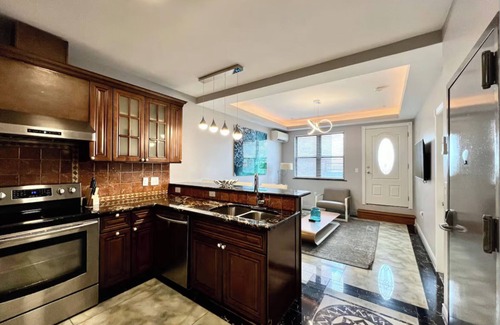 Center City Apartment | Beautiful 2 Bd Penthouse w/Patio in Center City/Convention center