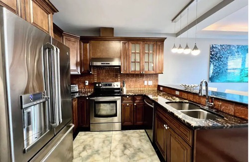 Center City Apartment | Beautiful 2 Bd Penthouse w/Patio in Center City/Convention center