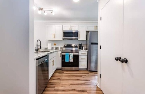 Southwest Raleigh House | Beautiful 2 bdr Townhome w King bed and free wifi