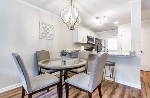 Southwest Raleigh House | Beautiful 2 bdr Townhome w King bed and free wifi