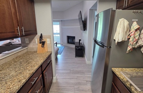 Aurora Condo | Beautiful 2 bed/2 bath remodeled Condo in Aurora