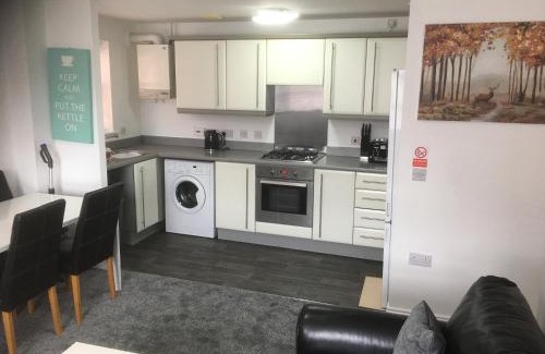 Corby Apartment | Beautiful 2 bed apartment with Parking and Wifi and 3 Smart TV's