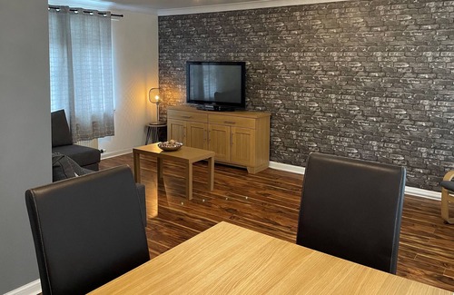Renfrew Apartment | Beautiful 2-Bed Apartment in Renfrew