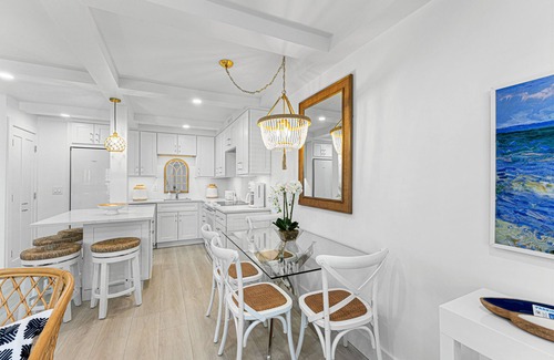Old Naples Condo | Beautiful 2-Bed Steps to Naples Beach & Town!