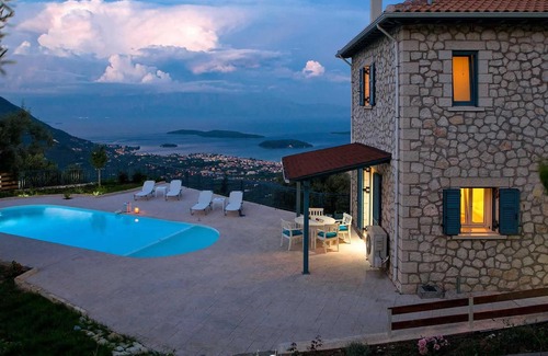 Lefkas Villa | Beautiful 2 bed villa with great views.