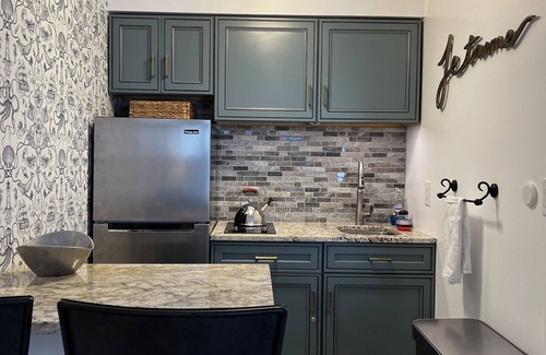 North Wildwood Condo | Beautiful 2 Bedroom Condo with Pool 1-block to the Beach!