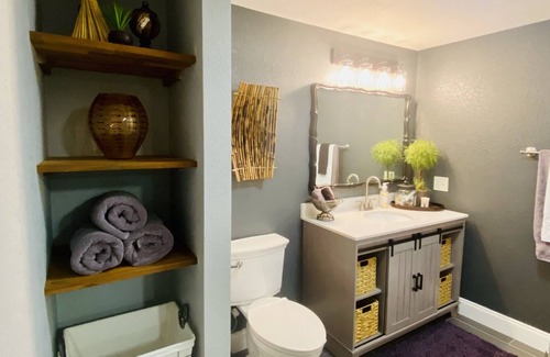 Martinez Park Apartment | Beautiful 2 Bedroom Apt in Old Town w/Free Parking