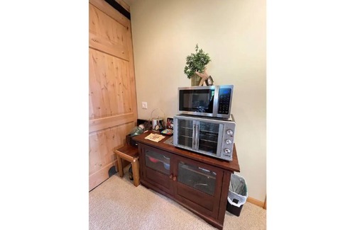 Oregon Coast House | Beautiful 2 bedroom w Deck& Hot Tub/Lower Level