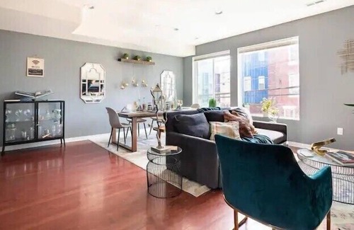 Chinatown House | Beautiful 2 Bedroom townhouse w/ Center City Skyline View