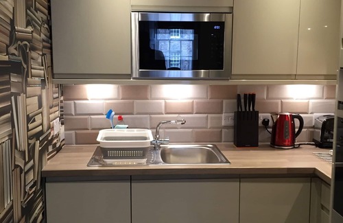 Old Town Apartment | Beautiful 2 bedroom 2 shower room by Castle Royal Mile Old Town