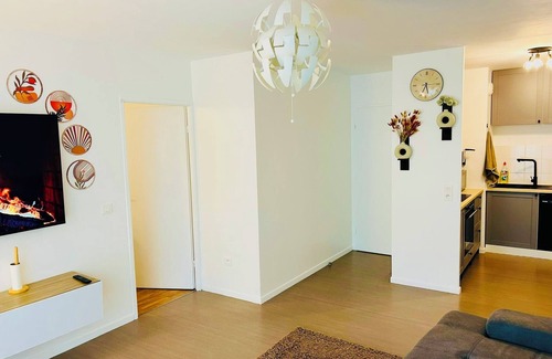 Viroflay Apartment | Beautiful 2 bedroom apartment 2 min from Versailles