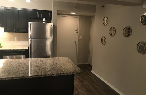 Peachtree Hills Condo | Beautiful 2 Bedroom Buckhead View