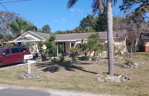 Hudson House | Beautiful 2-bedroom bungalow near Tampa area attractions