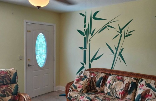 Hudson House | Beautiful 2-bedroom bungalow near Tampa area attractions