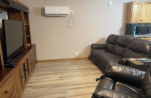 Florien Cabin | Beautiful 2 Bedroom Cabin with a lake view. Pets welcome