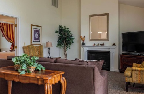 Bethel Condo | Beautiful 2-bedroom condo in Bethel, fitness room, WiFi, walk to restaurants