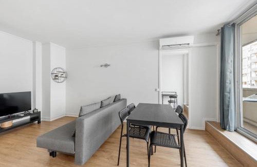 Republique - Tolstoi Apartment | Beautiful 2 bedroom apartment with balcony Villeurbanne center