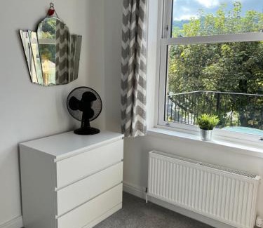 Wadsworth House | Beautiful 2 bedroom with patio and amazing views