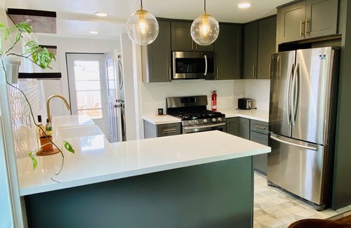 Golden Hill Cottage | ⭐️Beautiful 2 bedroom home with patio ☀️Great neighborhood! close to everything!