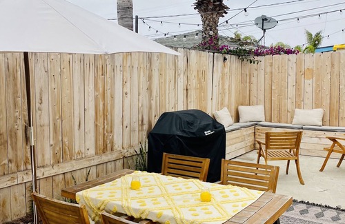 Golden Hill Cottage | ⭐️Beautiful 2 bedroom home with patio ☀️Great neighborhood! close to everything!