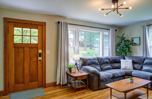 Bristol House | Beautiful 2-Bedroom Home Short Walk to Casino
