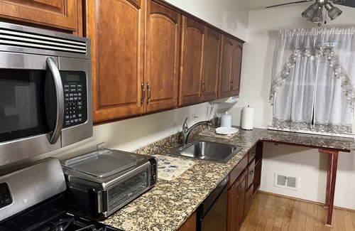 Queens House | Beautiful 2 bedroom house in quiet area 5 min from mall