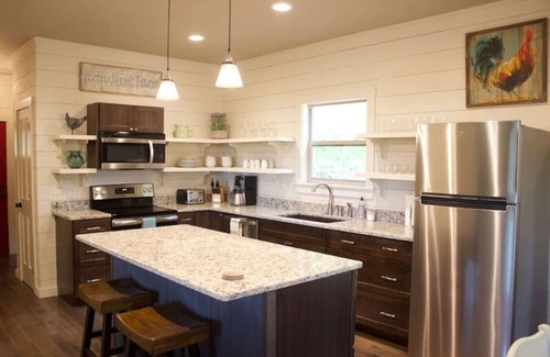 Highlands Cottage | Beautiful 2-bedroom, sleeps 6, modern mountain chic cottage - July Pippin