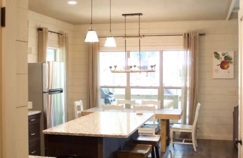 Highlands Cottage | Beautiful 2-bedroom, sleeps 6, modern mountain chic cottage - July Pippin