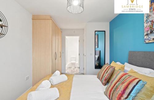 Aylesbury Apartment | Beautiful 2 Bedroom Seviced Apt in Aylesbury By Sambridge Stays Short Lets & Serviced Accommodation