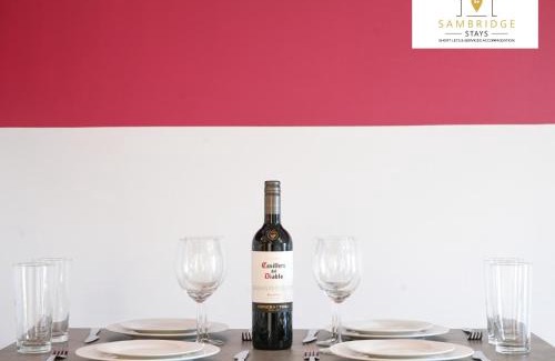 Aylesbury Apartment | Beautiful 2 Bedroom Seviced Apt in Aylesbury By Sambridge Stays Short Lets & Serviced Accommodation