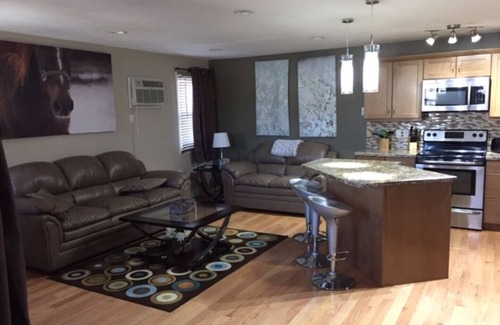 Regina House | Beautiful 2 Bedroom Suite located in East Regina - 261B Fines Drive STA21-00146