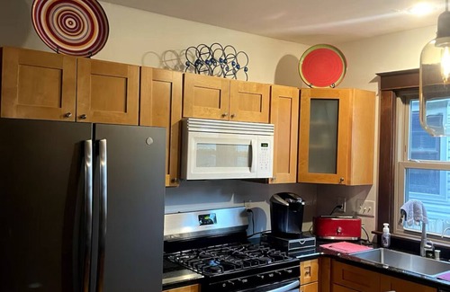 Bay View House | Beautiful 2-bedroom townhome in trendy Bayview neighborhood of Milwaukee.