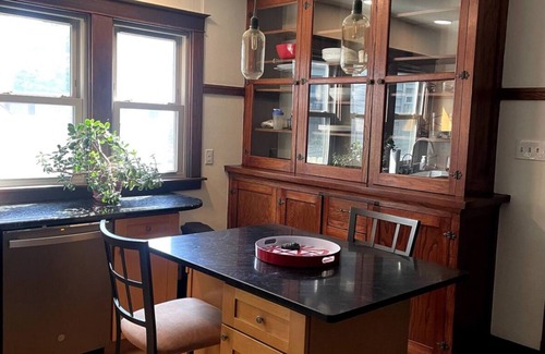 Bay View House | Beautiful 2-bedroom townhome in trendy Bayview neighborhood of Milwaukee.