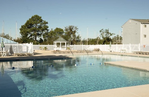New Bern Apartment | Beautiful 2 bedroom unit at resort, sleeps 8