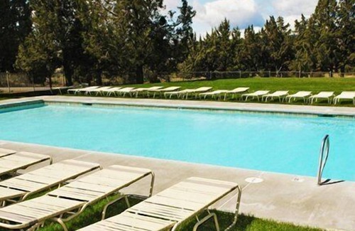 Redmond Apartment | Beautiful 2 bedroom unit at resort, sleeps 6