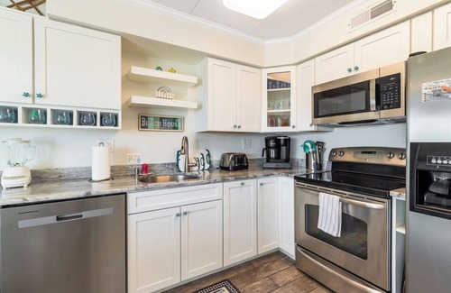 Ocean City Condo | Beautiful 2 Bedroom Condo with a View of the Bay and an Bayfront Outdoor Pool Only Two Blocks to the Beach and Boardwalk!