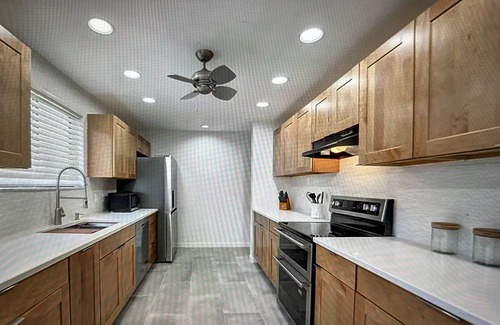 Burnt Store Marina Condo | Beautiful 2 bedroom Condo with Pool, Golf, Fitness, and Restaurant Marina
