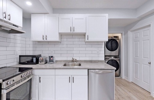 Whitby House | Beautiful 2 bedroom with free parking space