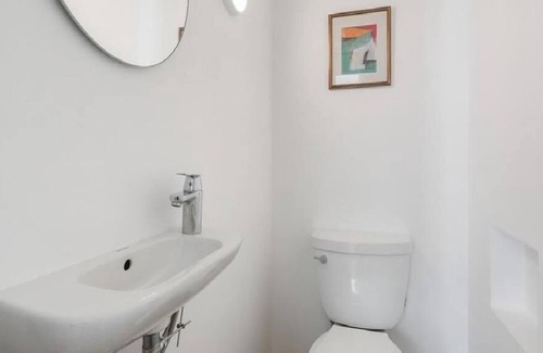 Little Woods Condo | Beautiful 2 Br. Condo (366424) by Houzlet
